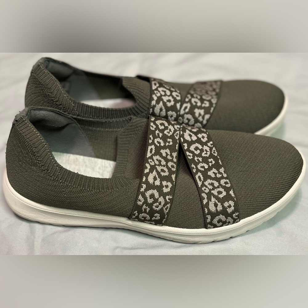Clarks Cloudsteppers Washable Knit Slip-Ons Adella Stride Dark Olive. Size 9 GUC - Picture 3 of 8